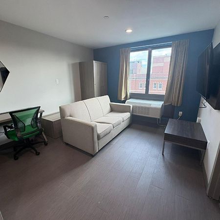 Holiday Inn Express & Suites New York Exterior photo