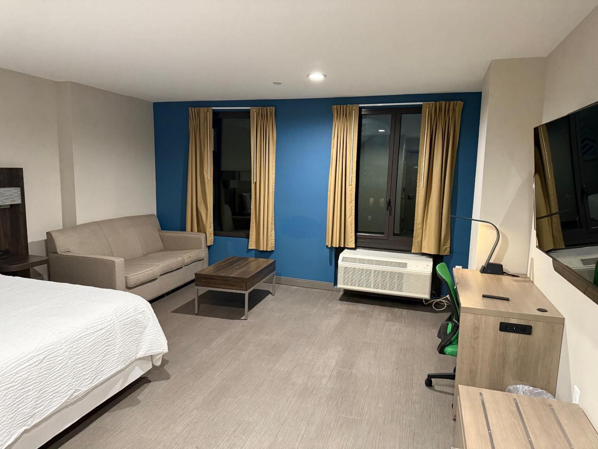 Holiday Inn Express & Suites New York Exterior photo