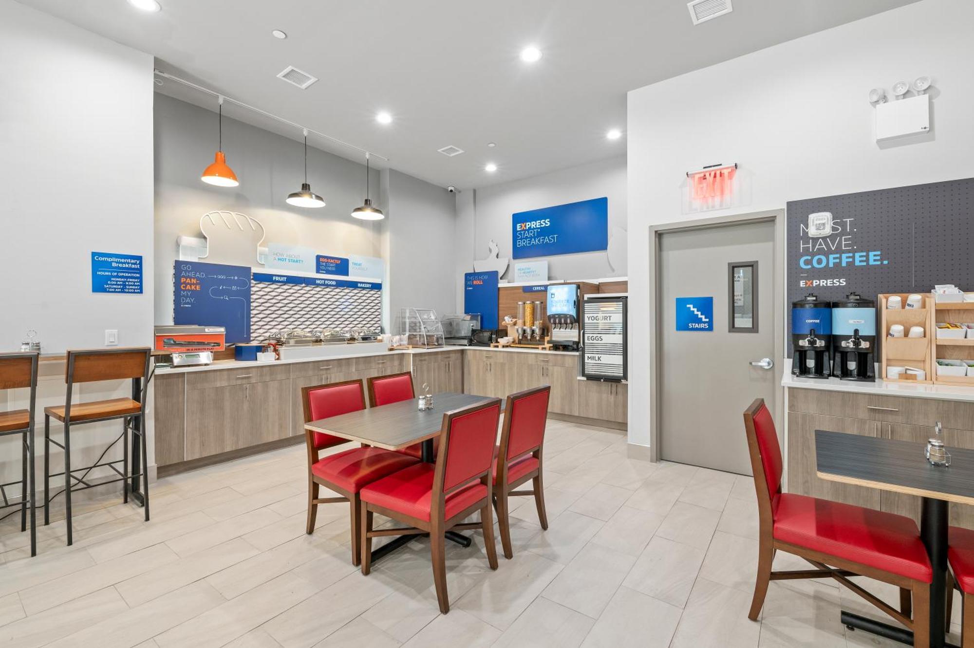 Holiday Inn Express & Suites New York Exterior photo