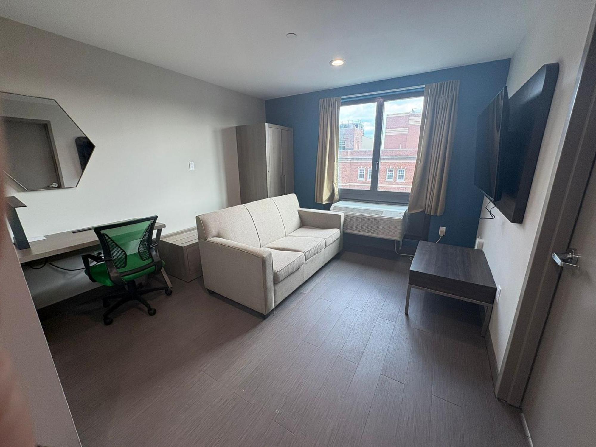 Holiday Inn Express & Suites New York Exterior photo